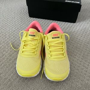 NEW IN BOX Limited edition brand new in box Nike neon yellow orange sneaker 6.5